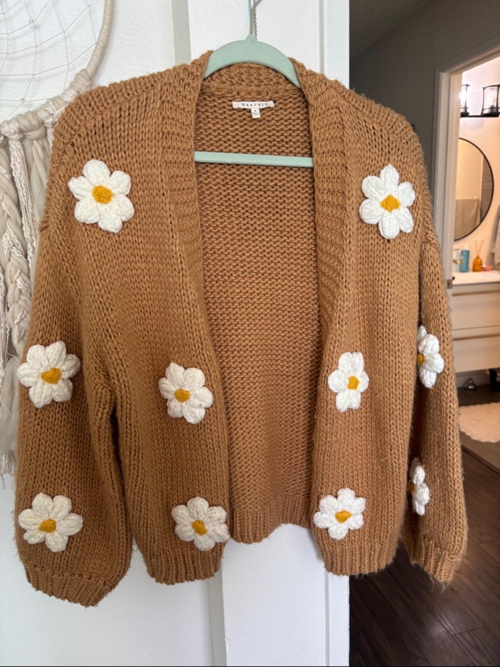 Daisy-Appliqué Chunky Cardigan Sweater - Camel
